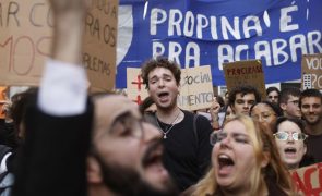Centenas de estudantes marcham em Lisboa contra 