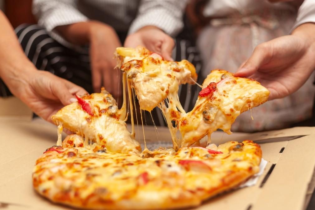 São estas as 3 coisas que acontecem ao corpo quando come pizza