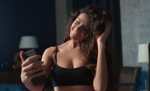 Descubra se é boa ideia enviar nudes