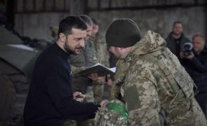 Zelensky volta a pedir mísseis de longo alcance e aviões de combate à UE