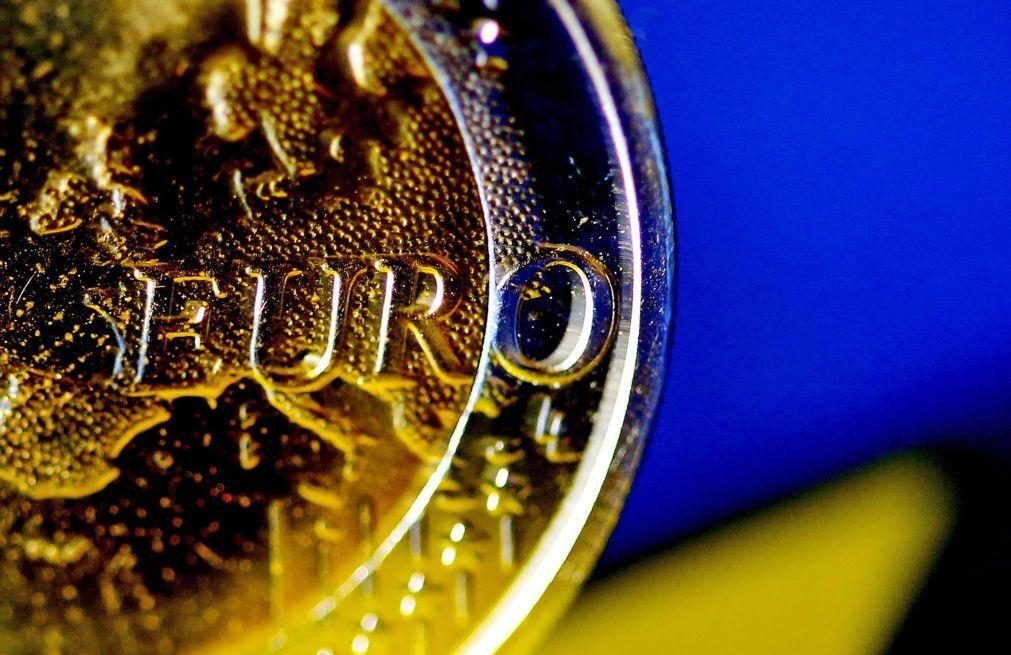 Euro sobe e chega a superar 1,09 dólares