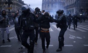 Polícia deteve 457 pessoas durante confrontos em França