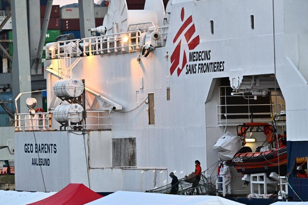 Navio dos Médicos Sem Fronteiras resgata 190 migrantes no Mediterrâneo central