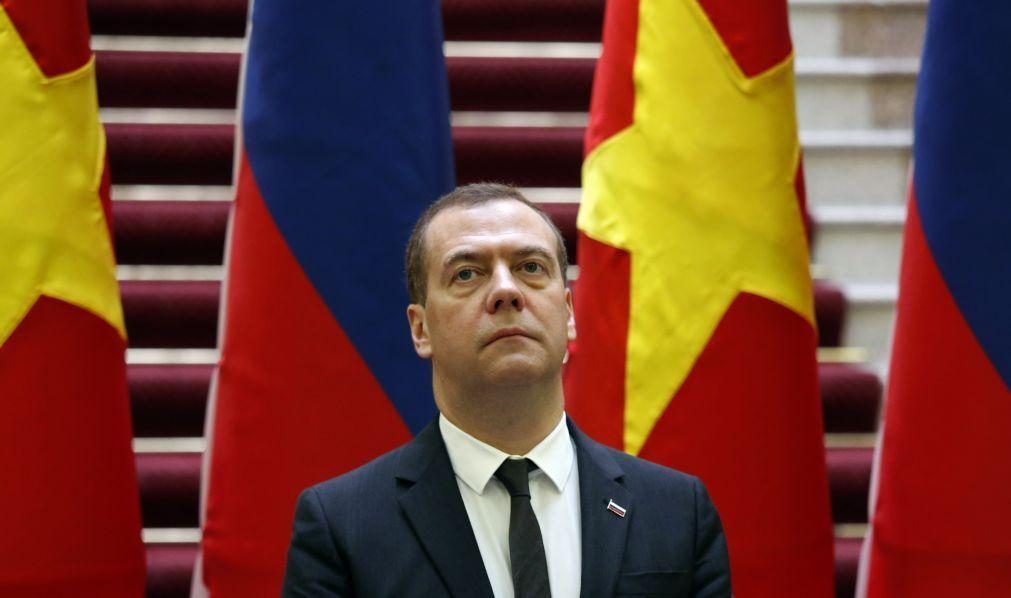 Medvedev diz que tropas russas podem chegar a Kiev se for necesssário