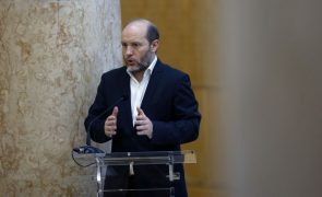Livre acusa Governo de apresentar medidas escassas e tardias