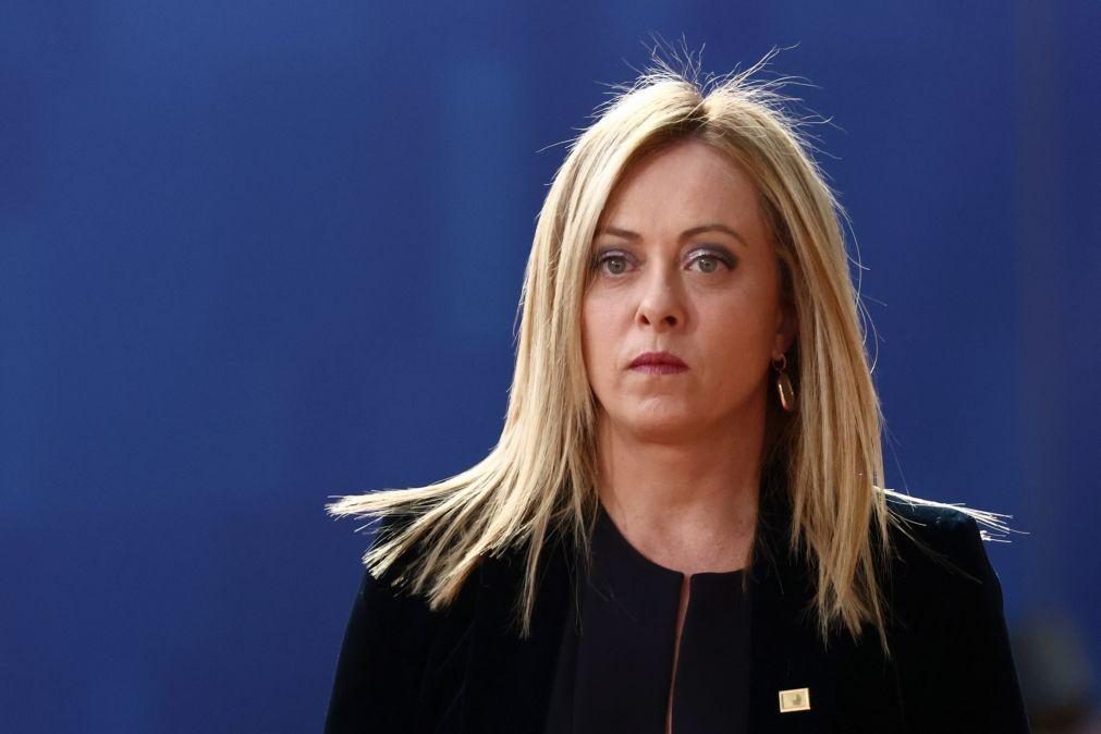Meloni enfrenta críticas por querer reenquadrar o crime de tortura em Itália