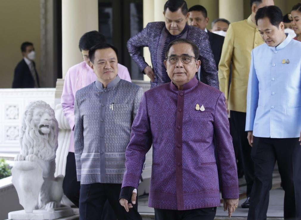 General que governa Tailândia confirma candidatura às eleições de 14 de maio