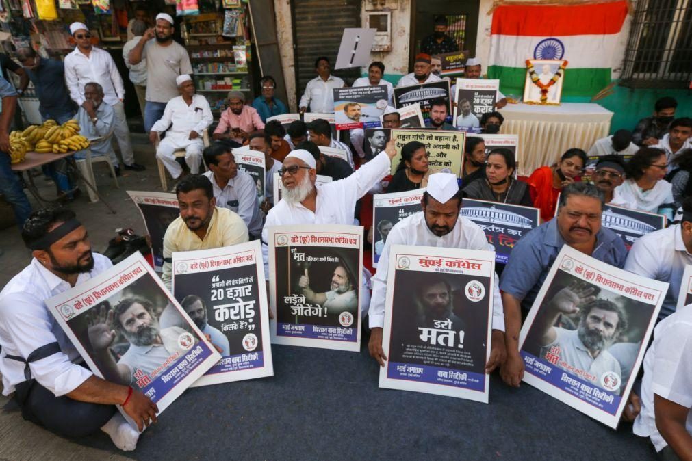 Protestos levam à suspensão de sessão no Parlamento indiano