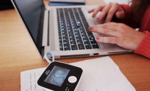Quase metade dos teletrabalhadores sujeitos a vigilância e controlo ilegais pelas empresas - Estudo
