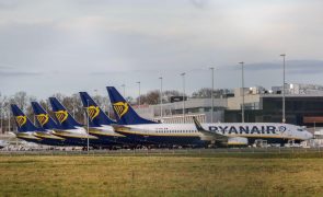 Pressão da Ryanair para proteção de sobrevoos em França é atentado contra greve -- sindicato