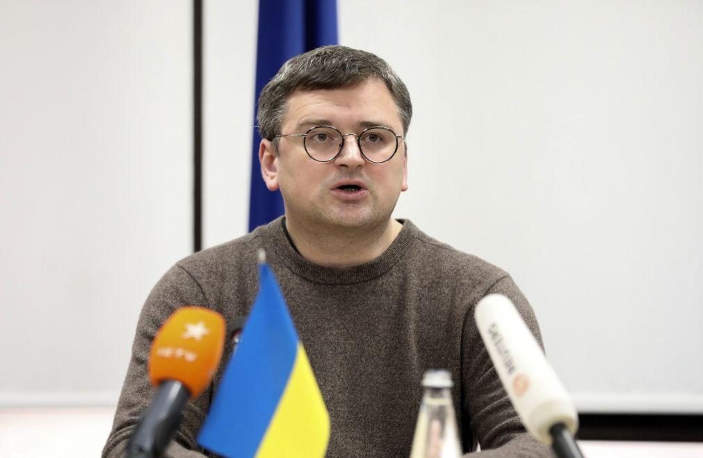 Kiev exige que Rússia retire de