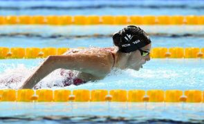Nadadora canadiana Summer McIntosh bate recorde dos 400 metros livres aos 16 anos