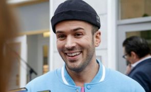 David Carreira mostra momento ternurento com Lucas, que nasceu com muito cabelo