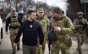 Zelensky pede mais apoio internacional para vencer guerra e defender democracia