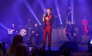 Tony Carreira enche Pavilhão e dá milhares associação e centro paroquial