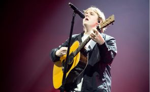 Lewis Capaldi revela motivo que pode fazer com que termine carreira