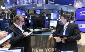 Wall Street segue em terreno misto e petróleo sobe