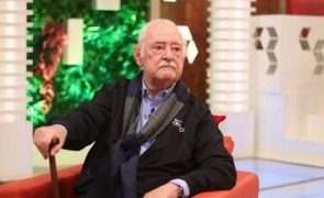 Ruy de Carvalho, 96 anos, espera 35 minutos em avião da TAP por cadeira de rodas
