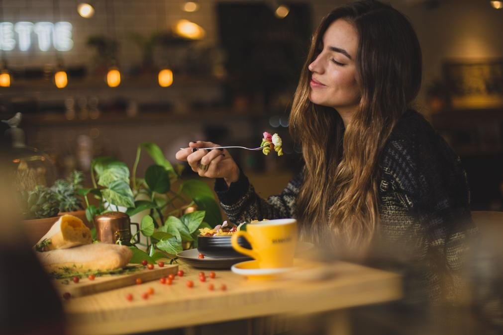 Conheça o saboroso poder terapêutico das flores comestíveis