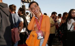 Carolina Carvalho mostra-se sexy dois meses depois de ser mãe