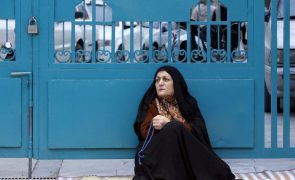 20 mulheres hospitalizadas depois de envenenamento em escola no Irão