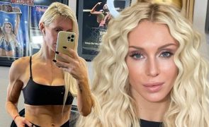 Charlotte Flair em biquíni 'invisível' torna-se na 'Rainha mais quente' da WWE