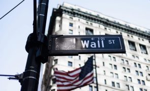 Wall Street segue hesitante com foco no abrandamento económico
