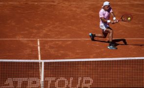 Campeão Báez nos quartos de final do Estoril Open