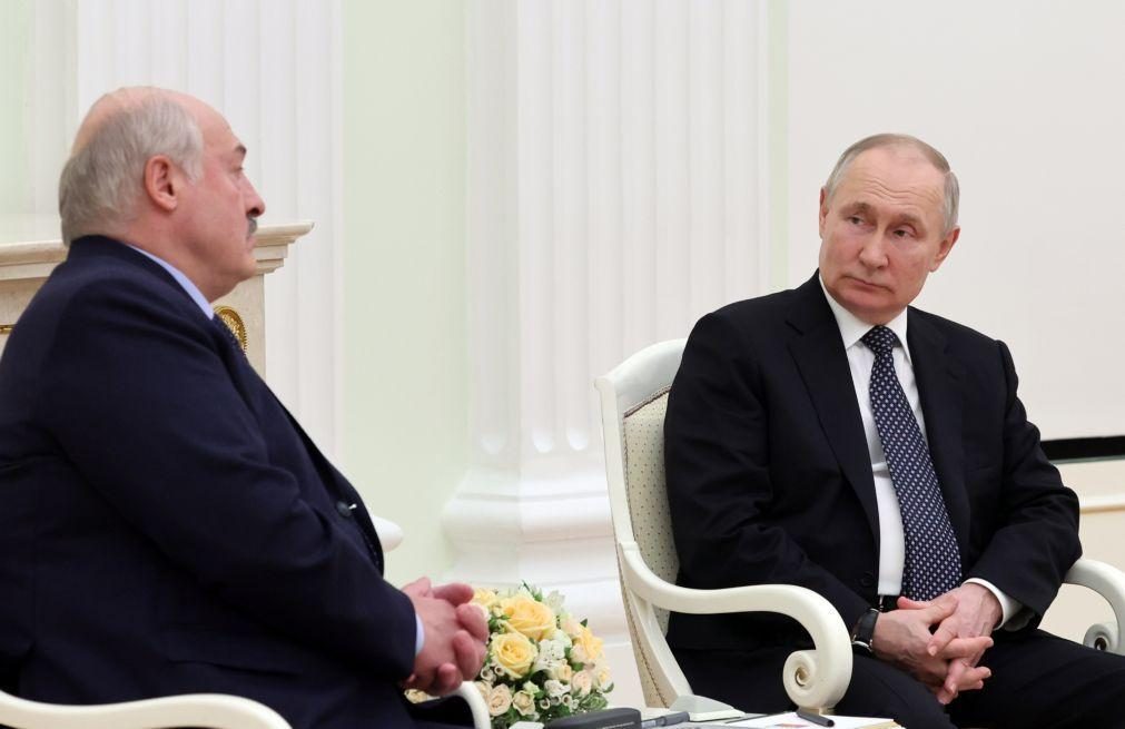 Putin recebe Lukashenko para abordar armas nucleares e planos de paz