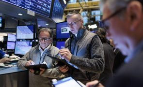 Wall Street fecha sem rumo com medo de recessão nos EUA