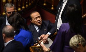 Silvio Berlusconi nos cuidados intensivos após diagnóstico de leucemia