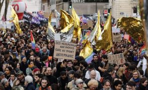 Cerca de 400.000 manifestantes em Paris, aquém do anterior protesto