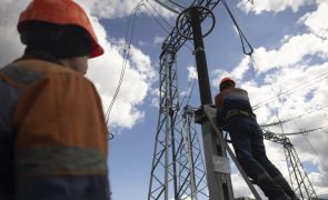 Banco Mundial apoia reparação da rede elétrica na Ucrânia com 182 milhões de euros