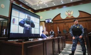 Estado de saúde de Navalny degrada-se e suspeita-se de novo envenenamento
