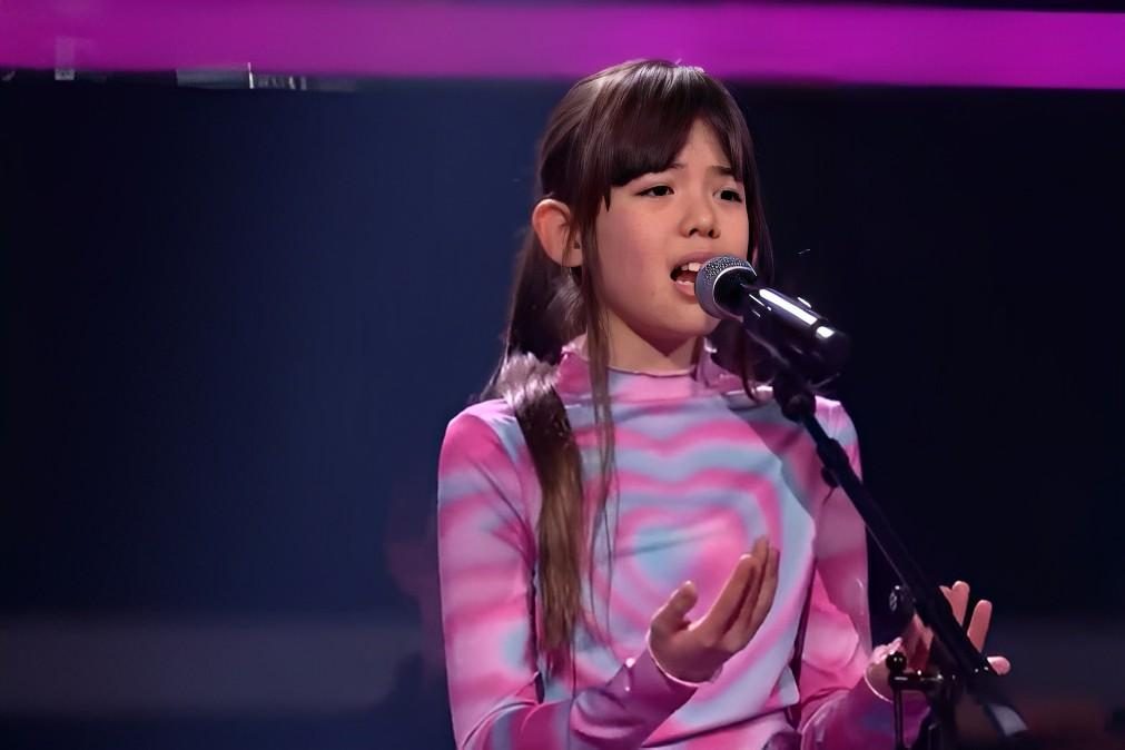 Criança emociona The Voice Kids ao interpretar canção acompanhada de língua gestual para irmã surda