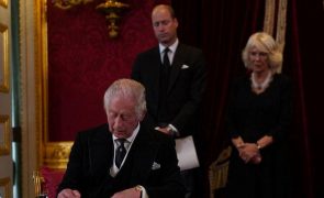 Como funciona a coroação de Carlos III e por que é tão importante o ato do juramento