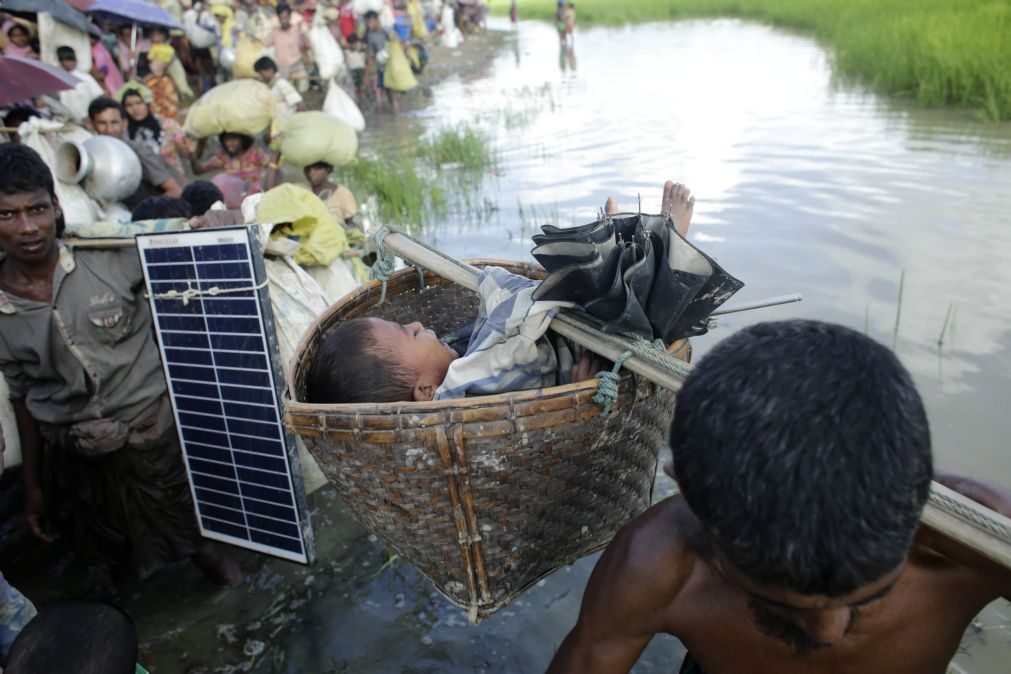 Pelo menos quatro mortos em naufrágio de barco que transportava rohingya