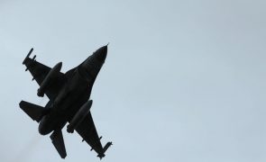 Kiev pede a França envio de caças F-16