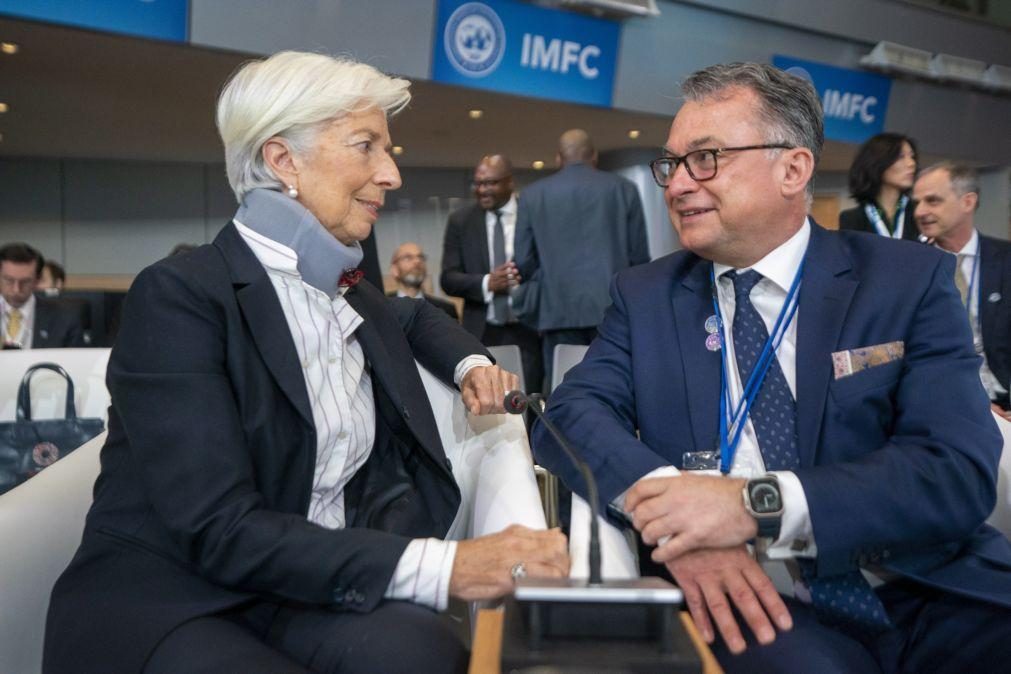 Lagarde alerta que perspetivas de crescimento são frágeis