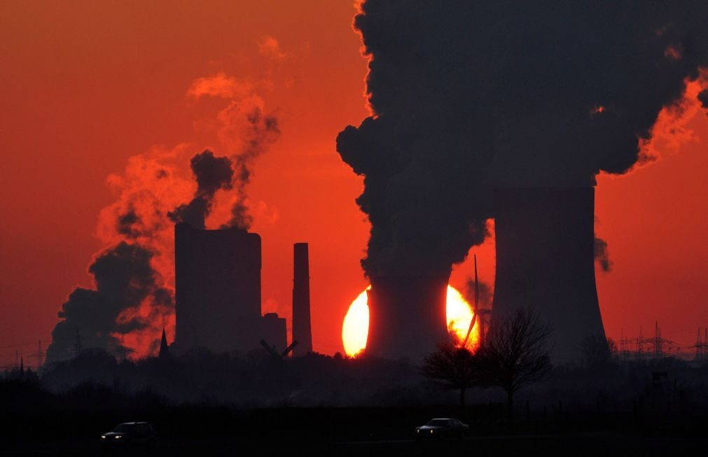 Clima: Fosso entre promessas e redução necessária de emissões é 