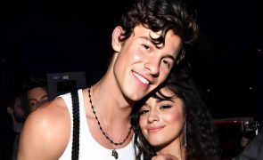 Camila Cabello e Shawn Mendes são apanhados aos beijos um ano após fim de relação