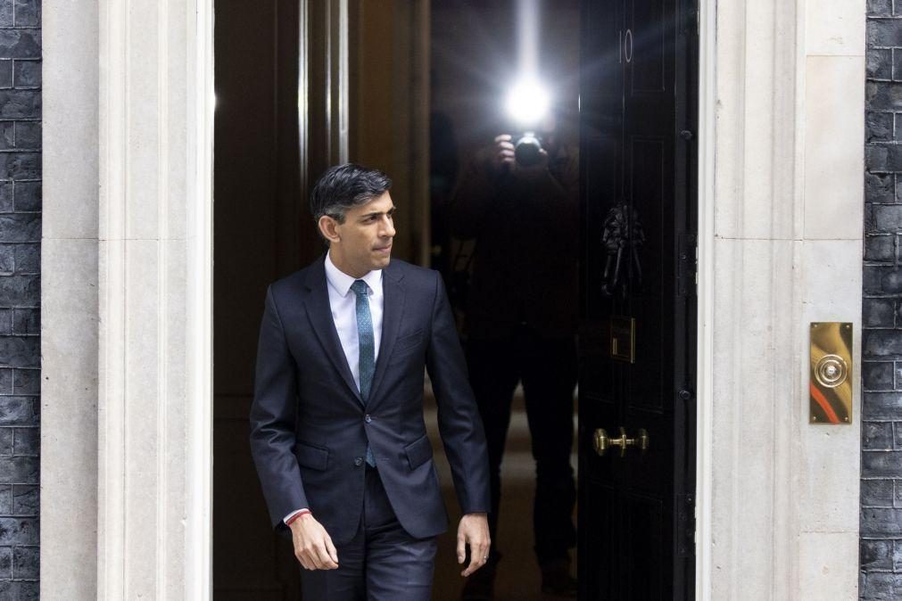 Primeiro-ministro britânico investigado por alegado conflito de interesses