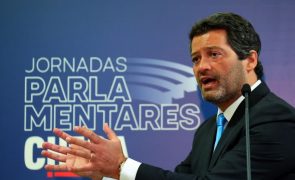 Ventura acusa Governo de dar 