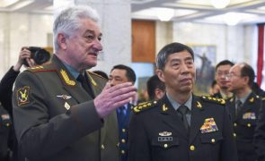 China quer reforçar cooperação militar e técnica com a Rússia