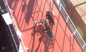 Pai da jovem que esteve à deriva no mar do Algarve quebra silêncio