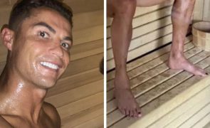 Cristiano Ronaldo Inédito! Jogador pinta as unhas dos pés com cor preta e há um motivo