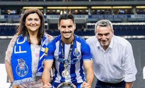 Stephen Eustáquio Jogador do FC Porto deixa conselho após morte da mãe: 