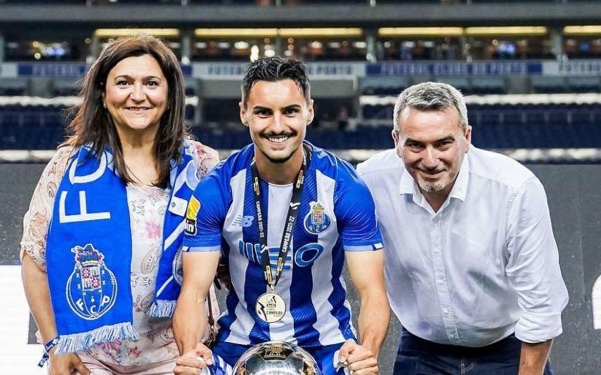 Stephen Eustáquio Jogador do FC Porto deixa conselho após morte da mãe: 