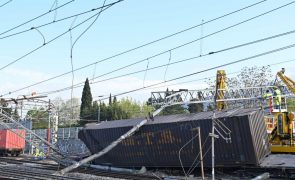 Caos no tráfego ferroviário italiano devido ao descarrilamento de um comboio