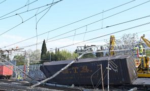 Caos no tráfego ferroviário italiano devido ao descarrilamento de um comboio